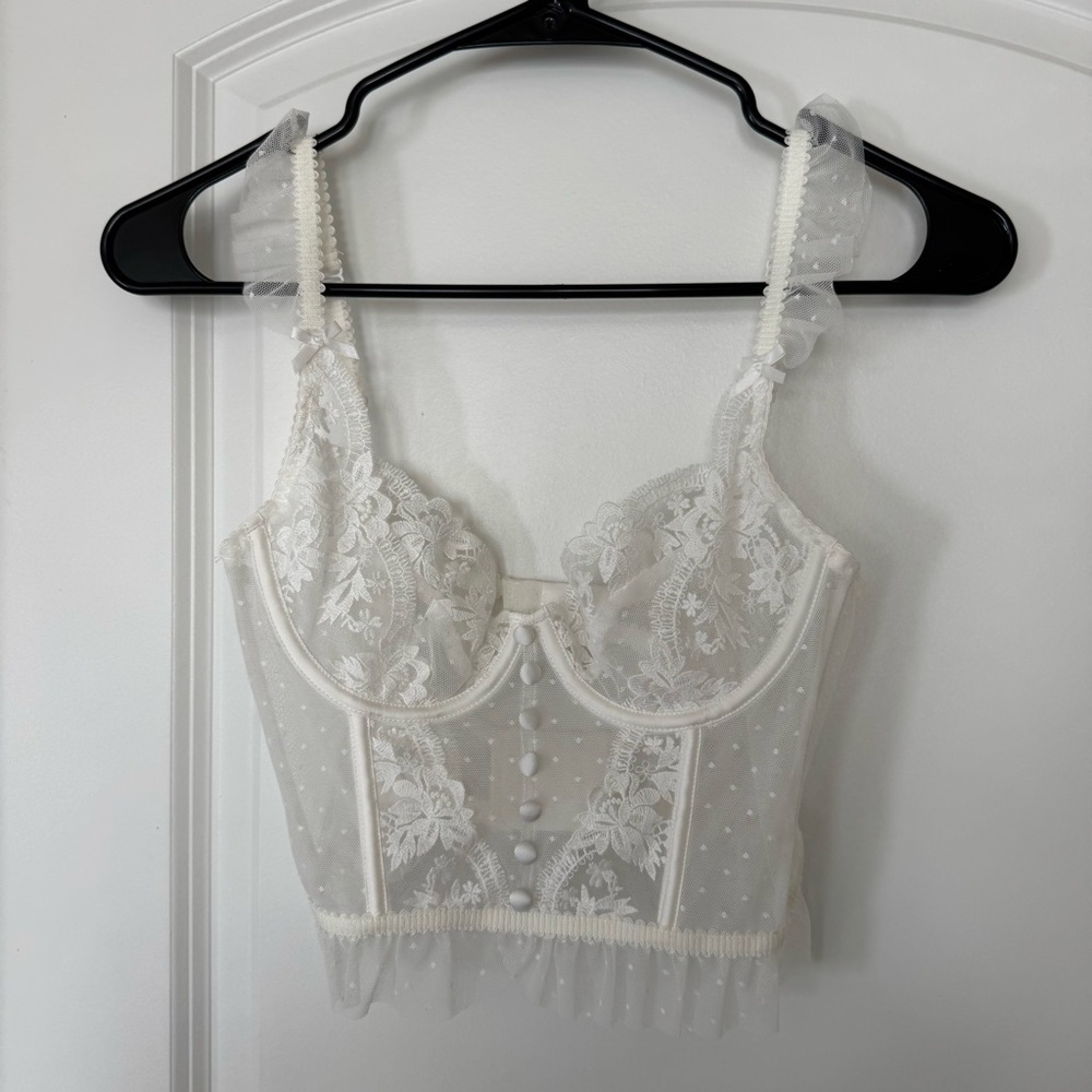 Elegant White Lace Bustier